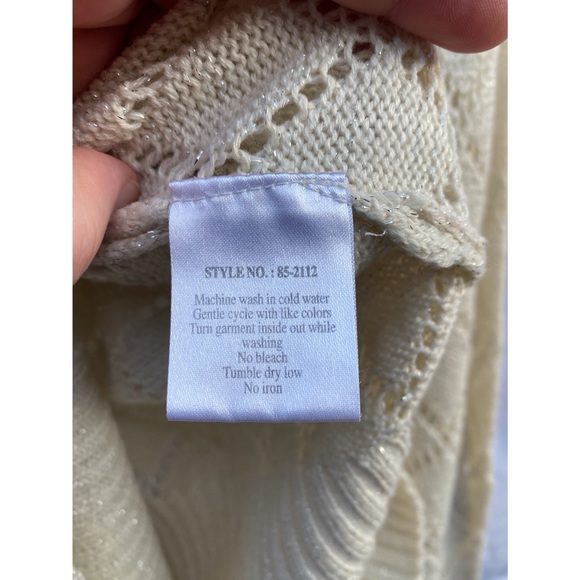 Cafe Brand Cute V-Neck Knit Sweater - Picture 6 of 8